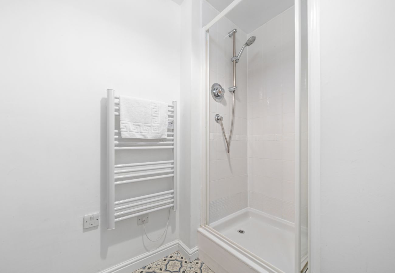 Apartment in Edinburgh - Saughton Suite with views of Water of Leith	
