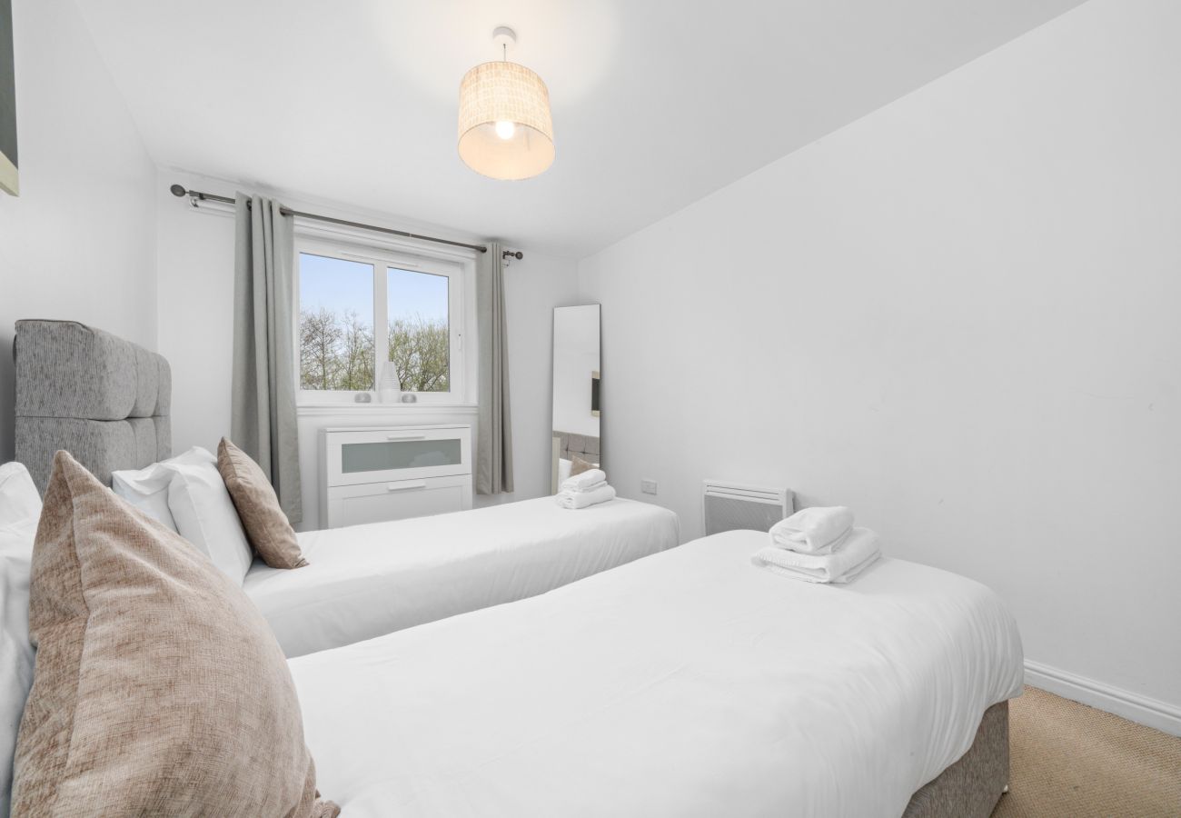 Apartment in Edinburgh - Saughton Suite with views of Water of Leith	