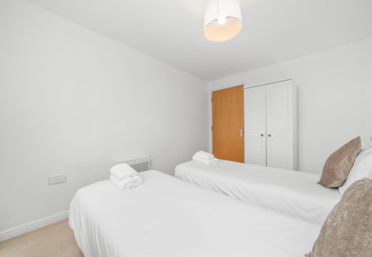 Apartment in Edinburgh - Saughton Suite with views of Water of Leith	