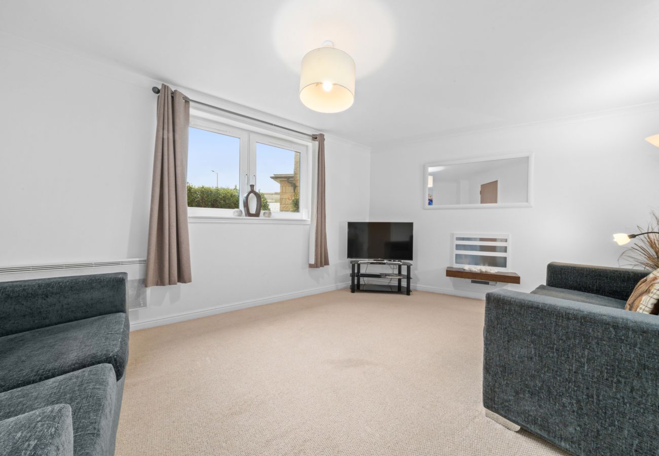 Apartment in Edinburgh - Saughton Suite with views of Water of Leith	