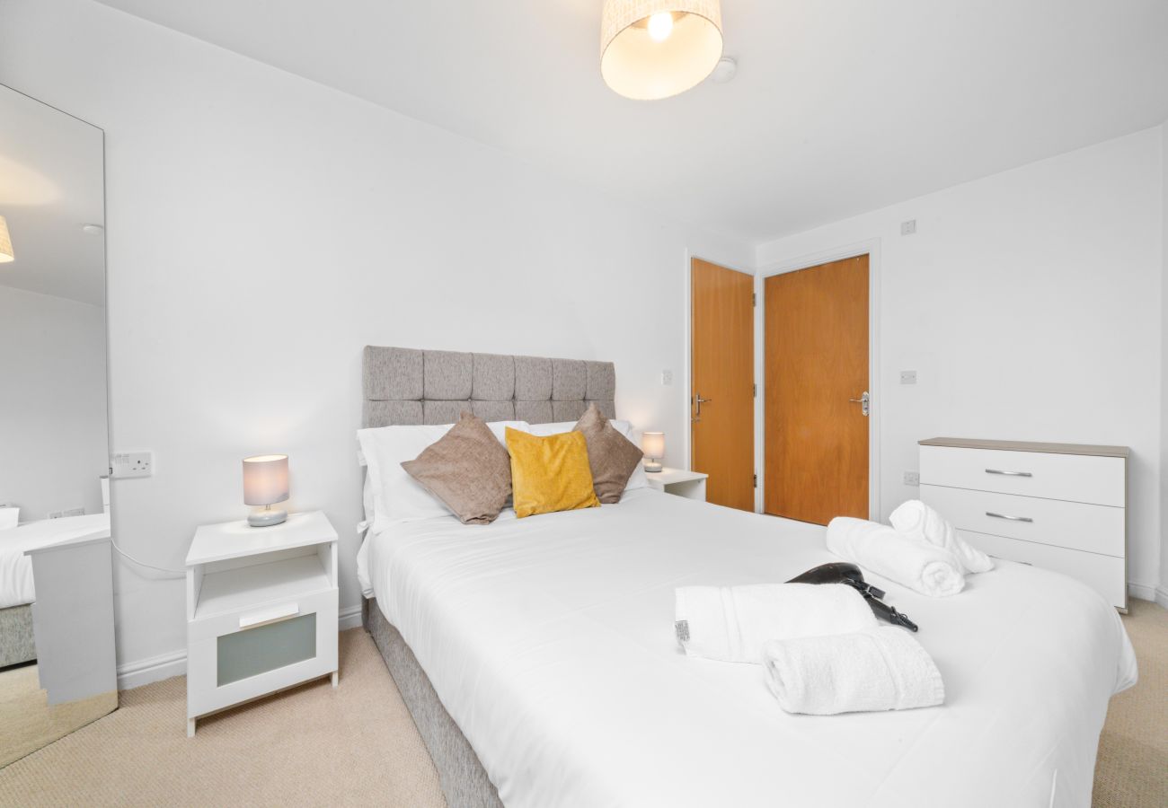 Apartment in Edinburgh - Saughton Suite with views of Water of Leith	