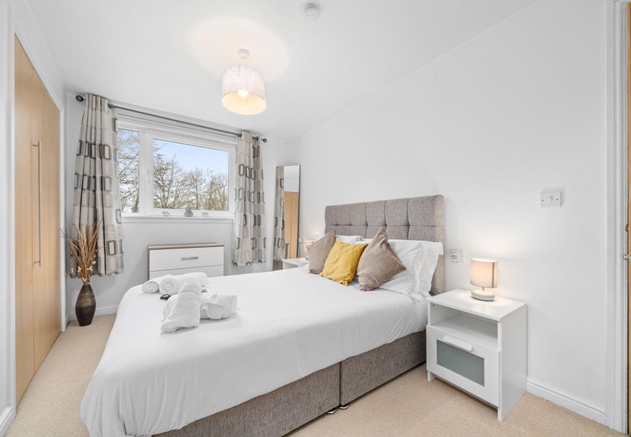 Apartment in Edinburgh - Saughton Suite with views of Water of Leith	