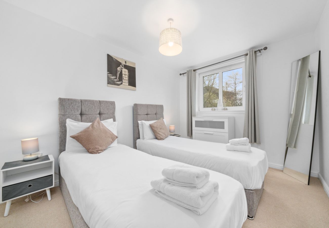 Apartment in Edinburgh - Saughton Suite with views of Water of Leith	