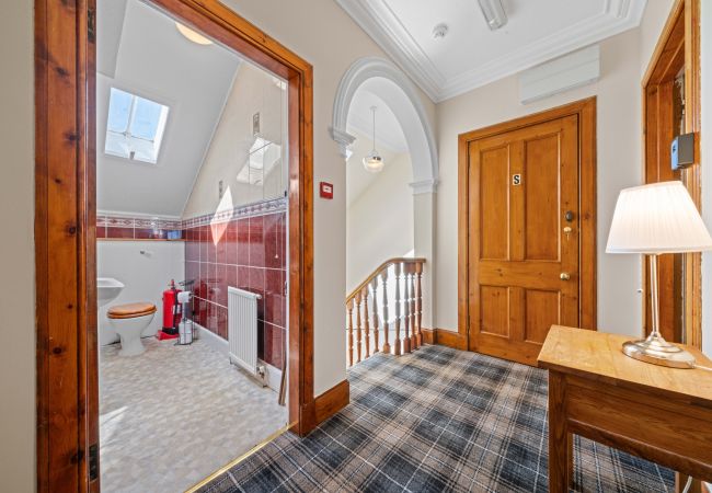 House in Inverness - mySTAYINN Cedar Villa 9 Bedroom House - Inverness House in Inverness - mySTAYINN Cedar Villa 9 Bedroom House - Inverness