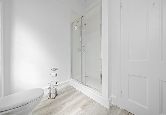 House in Inverness - mySTAYINN Cedar Villa 9 Bedroom House - Inverness House in Inverness - mySTAYINN Cedar Villa 9 Bedroom House - Inverness