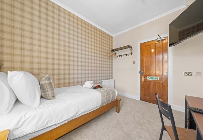 House in Inverness - mySTAYINN Cedar Villa 9 Bedroom House - Inverness House in Inverness - mySTAYINN Cedar Villa 9 Bedroom House - Inverness