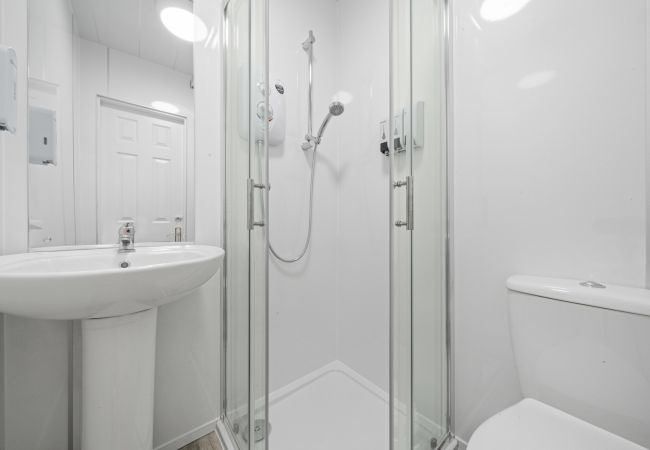 House in Inverness - mySTAYINN Cedar Villa 9 Bedroom House - Inverness House in Inverness - mySTAYINN Cedar Villa 9 Bedroom House - Inverness