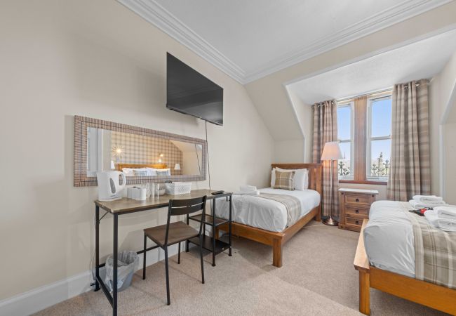 House in Inverness - mySTAYINN Cedar Villa 9 Bedroom House - Inverness House in Inverness - mySTAYINN Cedar Villa 9 Bedroom House - Inverness