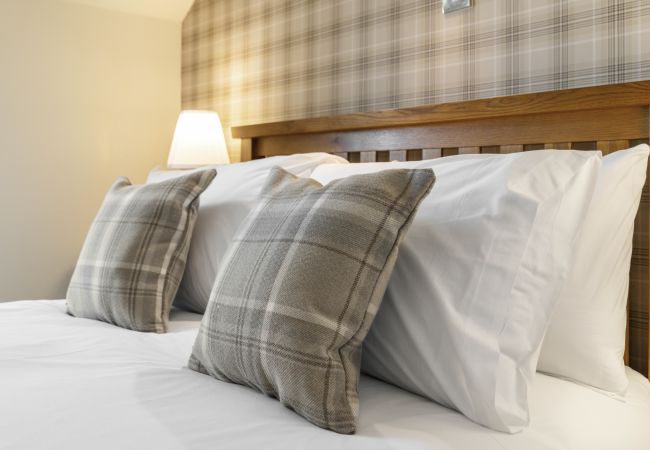 House in Inverness - mySTAYINN Cedar Villa 9 Bedroom House - Inverness House in Inverness - mySTAYINN Cedar Villa 9 Bedroom House - Inverness