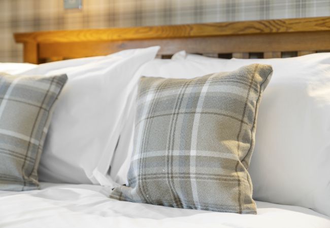 House in Inverness - mySTAYINN Cedar Villa 9 Bedroom House - Inverness House in Inverness - mySTAYINN Cedar Villa 9 Bedroom House - Inverness