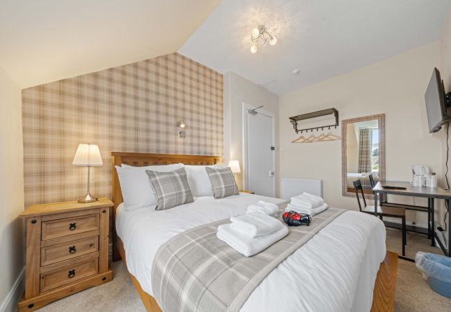 House in Inverness - mySTAYINN Cedar Villa 9 Bedroom House - Inverness House in Inverness - mySTAYINN Cedar Villa 9 Bedroom House - Inverness