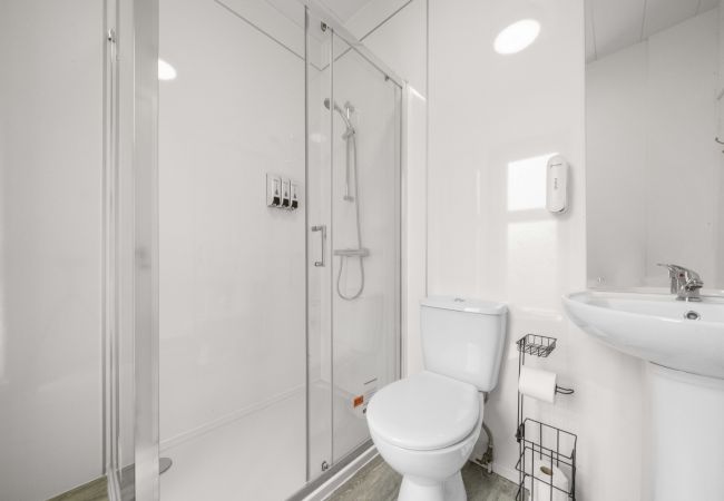 Rent by room in Inverness - mySTAYINN Cedar Villa Guest House - Room 1 Rent by room in Inverness - mySTAYINN Cedar Villa Guest House - Room 1