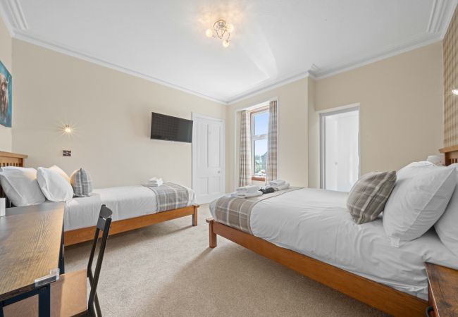 Rent by room in Inverness - mySTAYINN Cedar Villa Guest House - Room 1 Rent by room in Inverness - mySTAYINN Cedar Villa Guest House - Room 1