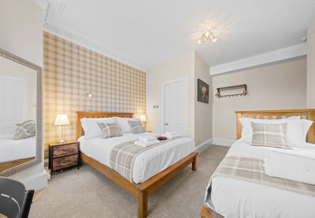 Rent by room in Inverness - mySTAYINN Cedar Villa Guest House - Room 2