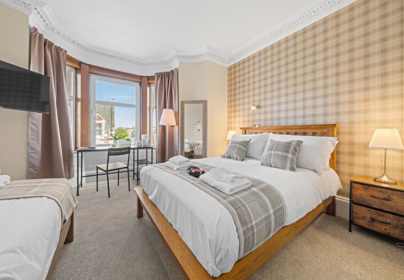 Rent by room in Inverness - mySTAYINN Cedar Villa Guest House - Room 2