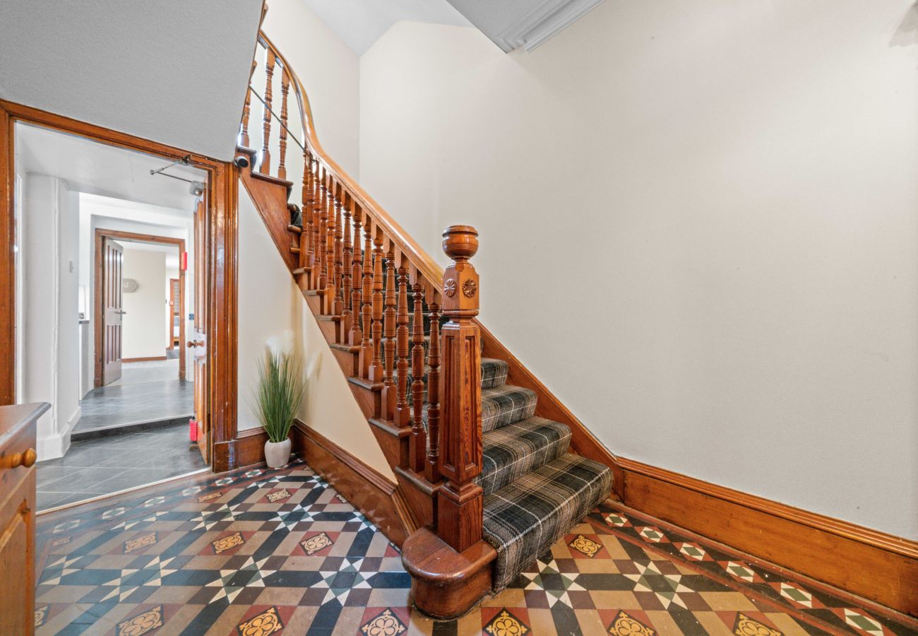 Rent by room in Inverness - mySTAYINN Cedar Villa Guest House - Room 3