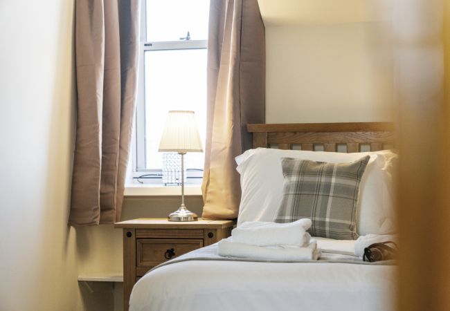 Rent by room in Inverness - mySTAYINN Cedar Villa Guest House - Room 4 Rent by room in Inverness - mySTAYINN Cedar Villa Guest House - Room 4
