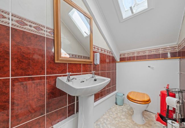 Rent by room in Inverness - mySTAYINN Cedar Villa Guest House - Room 4 Rent by room in Inverness - mySTAYINN Cedar Villa Guest House - Room 4