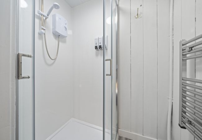 Rent by room in Inverness - mySTAYINN Cedar Villa Guest House - Room 4 Rent by room in Inverness - mySTAYINN Cedar Villa Guest House - Room 4