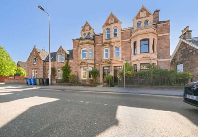 Rent by room in Inverness - mySTAYINN Cedar Villa Guest House - Room 9 Rent by room in Inverness - mySTAYINN Cedar Villa Guest House - Room 9