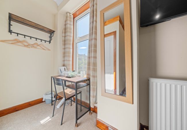 Rent by room in Inverness - mySTAYINN Cedar Villa Guest House - Room 9 Rent by room in Inverness - mySTAYINN Cedar Villa Guest House - Room 9