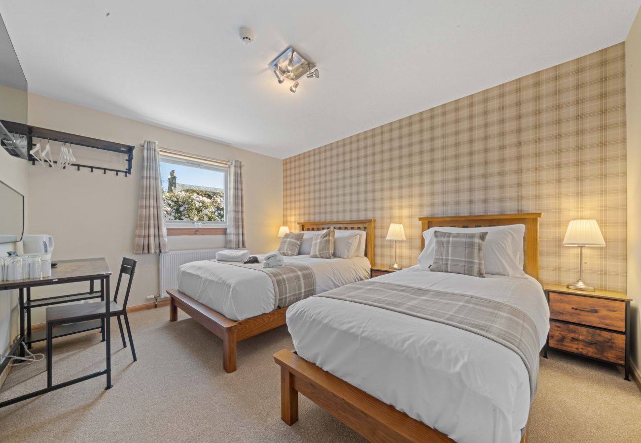 Rent by room in Inverness - mySTAYINN Cedar Villa Guest House - Room 7
