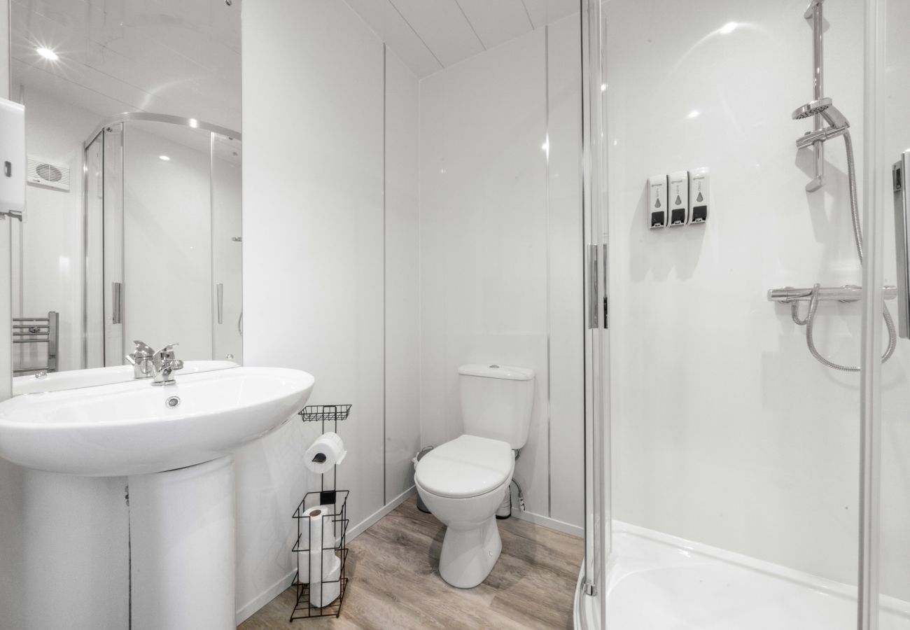 Rent by room in Inverness - mySTAYINN Cedar Villa Guest House - Room 7