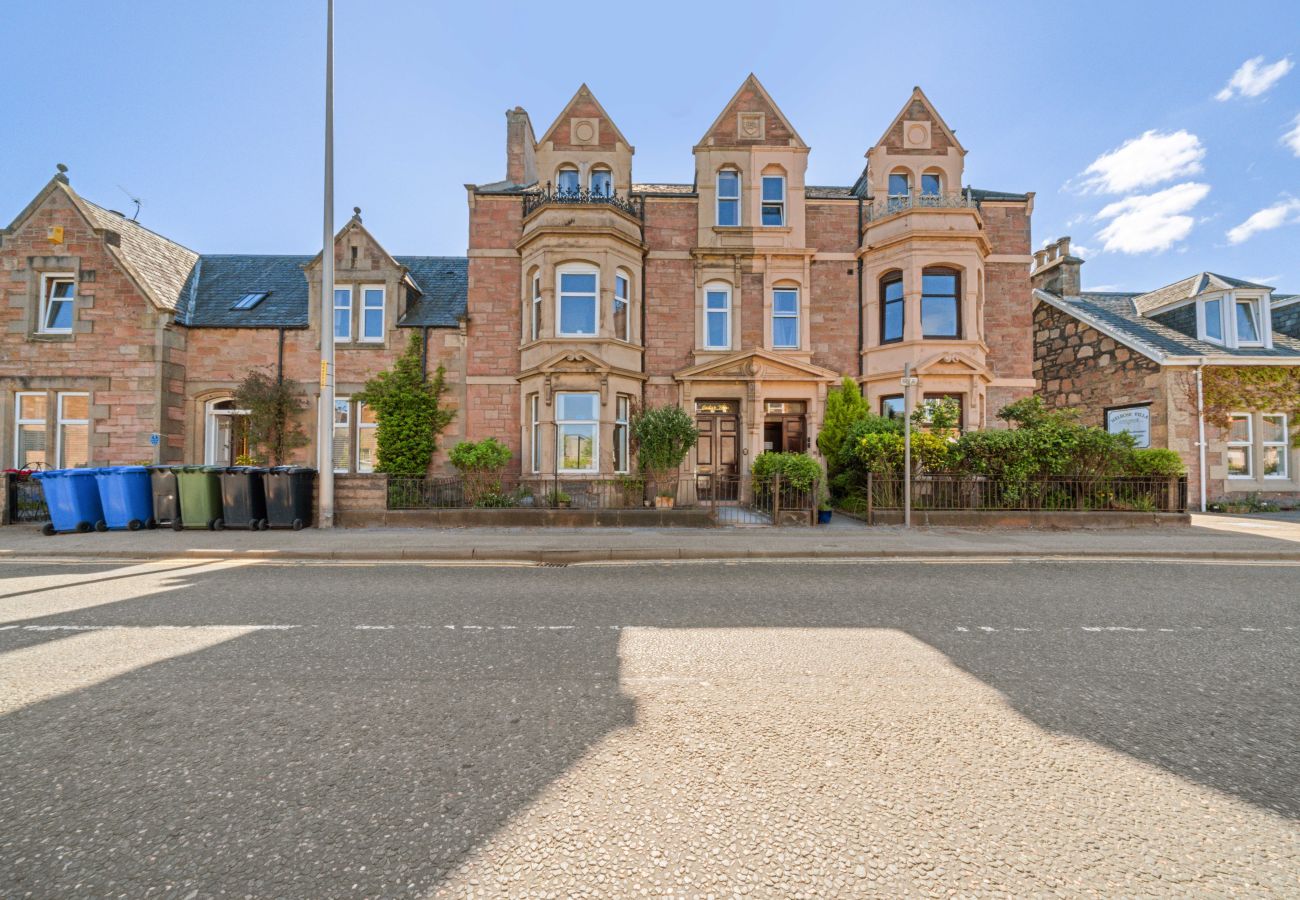 Rent by room in Inverness - mySTAYINN Cedar Villa Guest House - Room 7