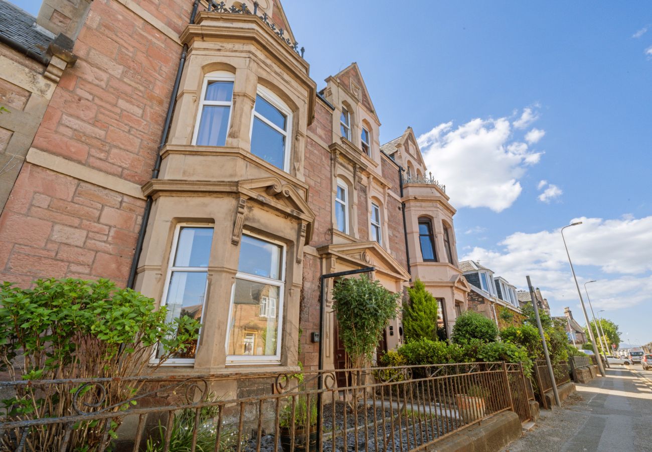 Rent by room in Inverness - mySTAYINN Cedar Villa Guest House - Room 7