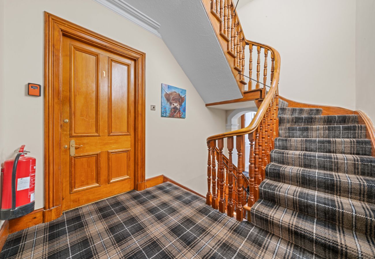 Rent by room in Inverness - mySTAYINN Cedar Villa Guest House - Room 7