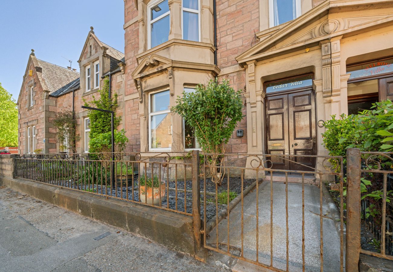 Rent by room in Inverness - mySTAYINN Cedar Villa Guest House - Room 7