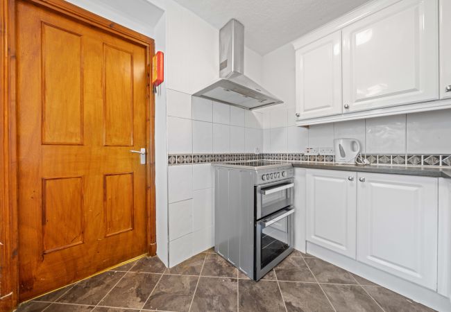 Rent by room in Inverness - mySTAYINN Cedar Villa Guest House - Room 8 Rent by room in Inverness - mySTAYINN Cedar Villa Guest House - Room 8