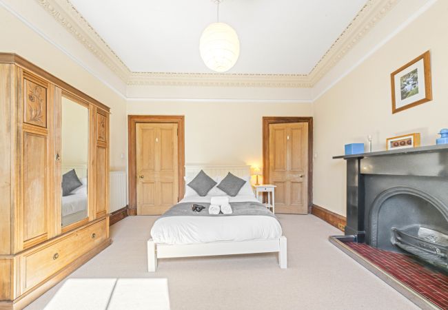 Apartment in Edinburgh - Hope Park 3 Bedroom Apartment - Edinburgh Apartment in Edinburgh - Hope Park 3 Bedroom Apartment - Edinburgh