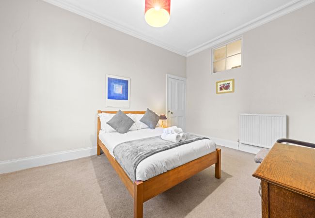 Apartment in Edinburgh - Hope Park 3 Bedroom Apartment - Edinburgh Apartment in Edinburgh - Hope Park 3 Bedroom Apartment - Edinburgh