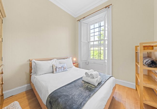 Apartment in Edinburgh - Hope Park 3 Bedroom Apartment - Edinburgh Apartment in Edinburgh - Hope Park 3 Bedroom Apartment - Edinburgh