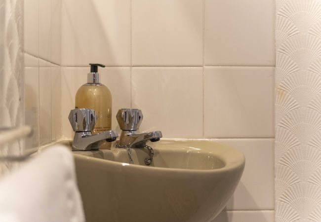 Apartment in Edinburgh - Hope Park 3 Bedroom Apartment - Edinburgh Apartment in Edinburgh - Hope Park 3 Bedroom Apartment - Edinburgh