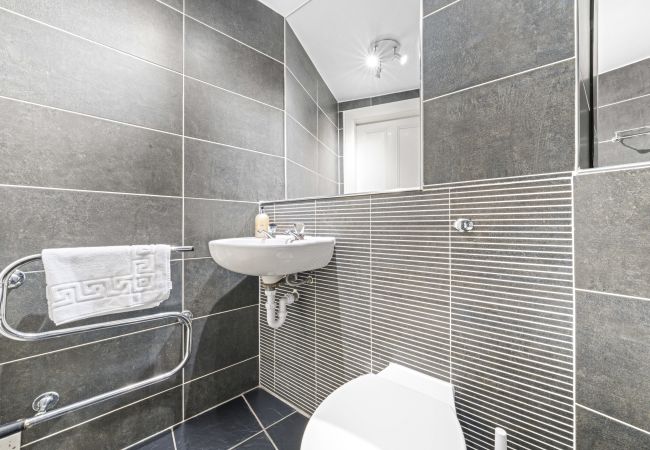 Apartment in Edinburgh - Hope Park 3 Bedroom Apartment - Edinburgh Apartment in Edinburgh - Hope Park 3 Bedroom Apartment - Edinburgh