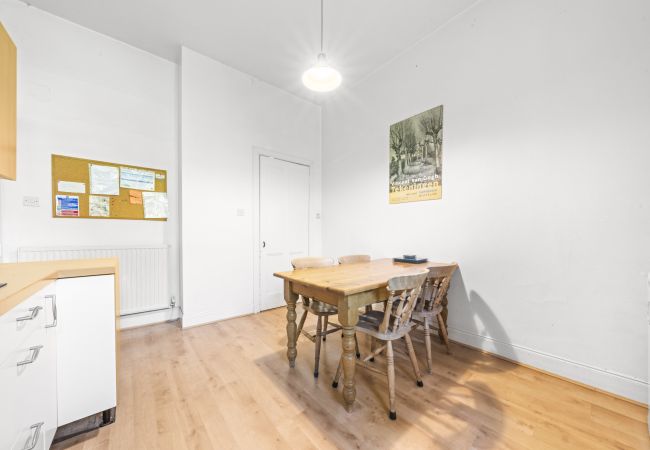 Apartment in Edinburgh - Hope Park 3 Bedroom Apartment - Edinburgh Apartment in Edinburgh - Hope Park 3 Bedroom Apartment - Edinburgh