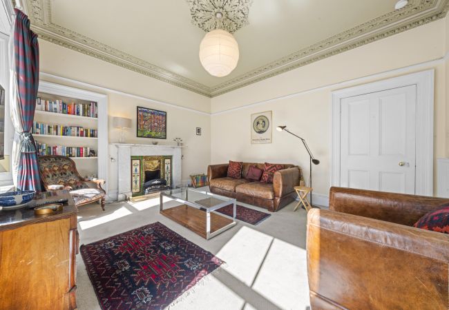 Apartment in Edinburgh - Hope Park 3 Bedroom Apartment - Edinburgh Apartment in Edinburgh - Hope Park 3 Bedroom Apartment - Edinburgh