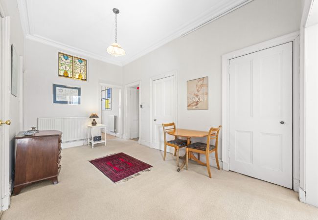 Apartment in Edinburgh - Hope Park 3 Bedroom Apartment - Edinburgh Apartment in Edinburgh - Hope Park 3 Bedroom Apartment - Edinburgh