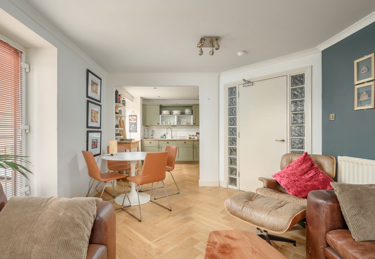 Apartment in Edinburgh - Pilrig Heights 2 Bedroom Apartment - Edinburgh 