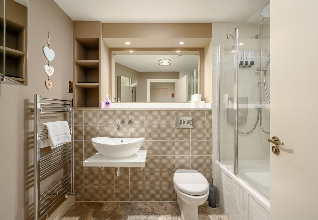 Apartment in Edinburgh - Pilrig Heights 2 Bedroom Apartment - Edinburgh 