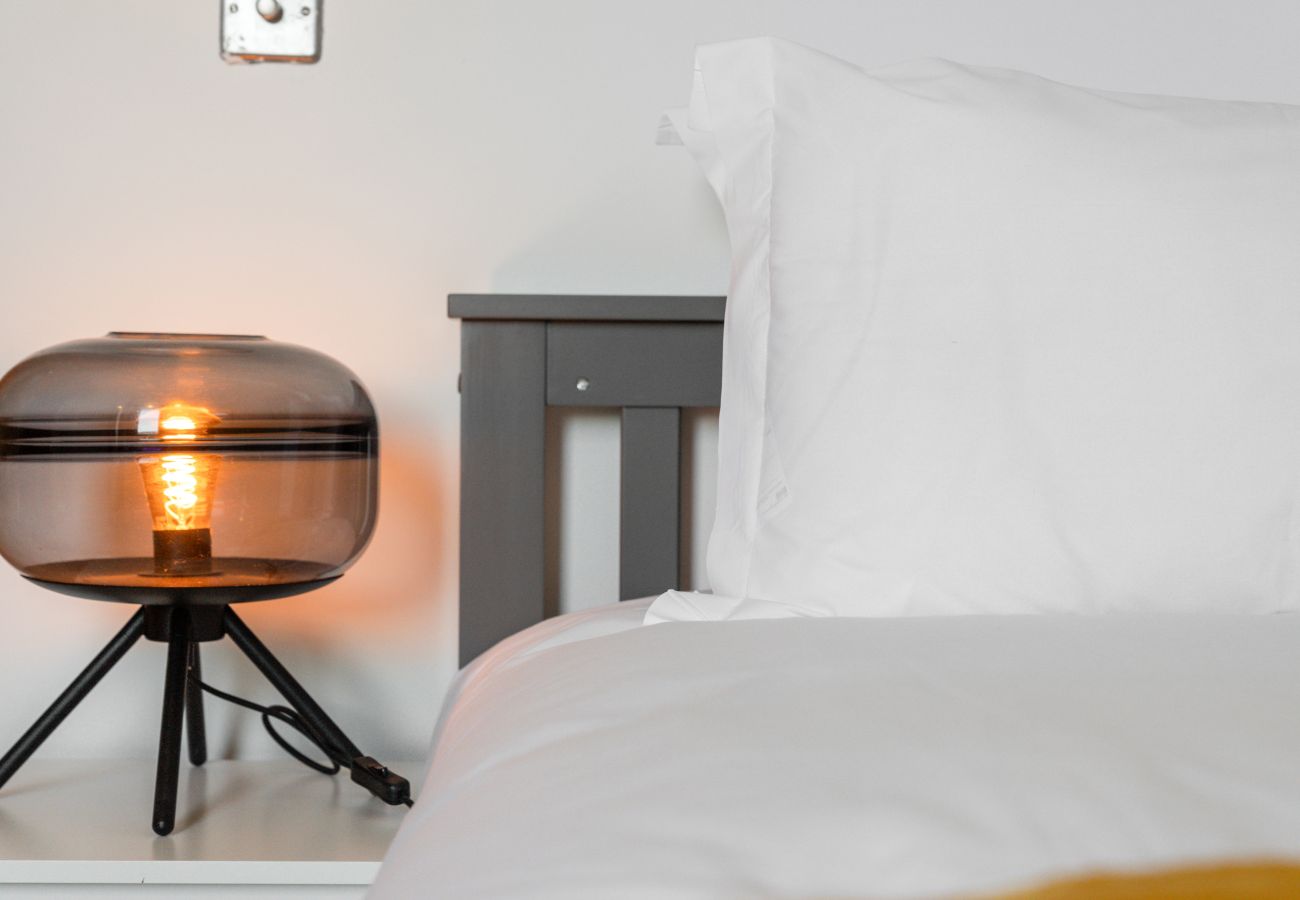 Apartment in Edinburgh - Smithfield 1 Bedroom Apartment with Sofa Bed - Edinburgh 