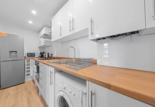 Apartment in Edinburgh -  Welcoming 1 Bedroom Apartment - Fountain Park - Edinburgh 