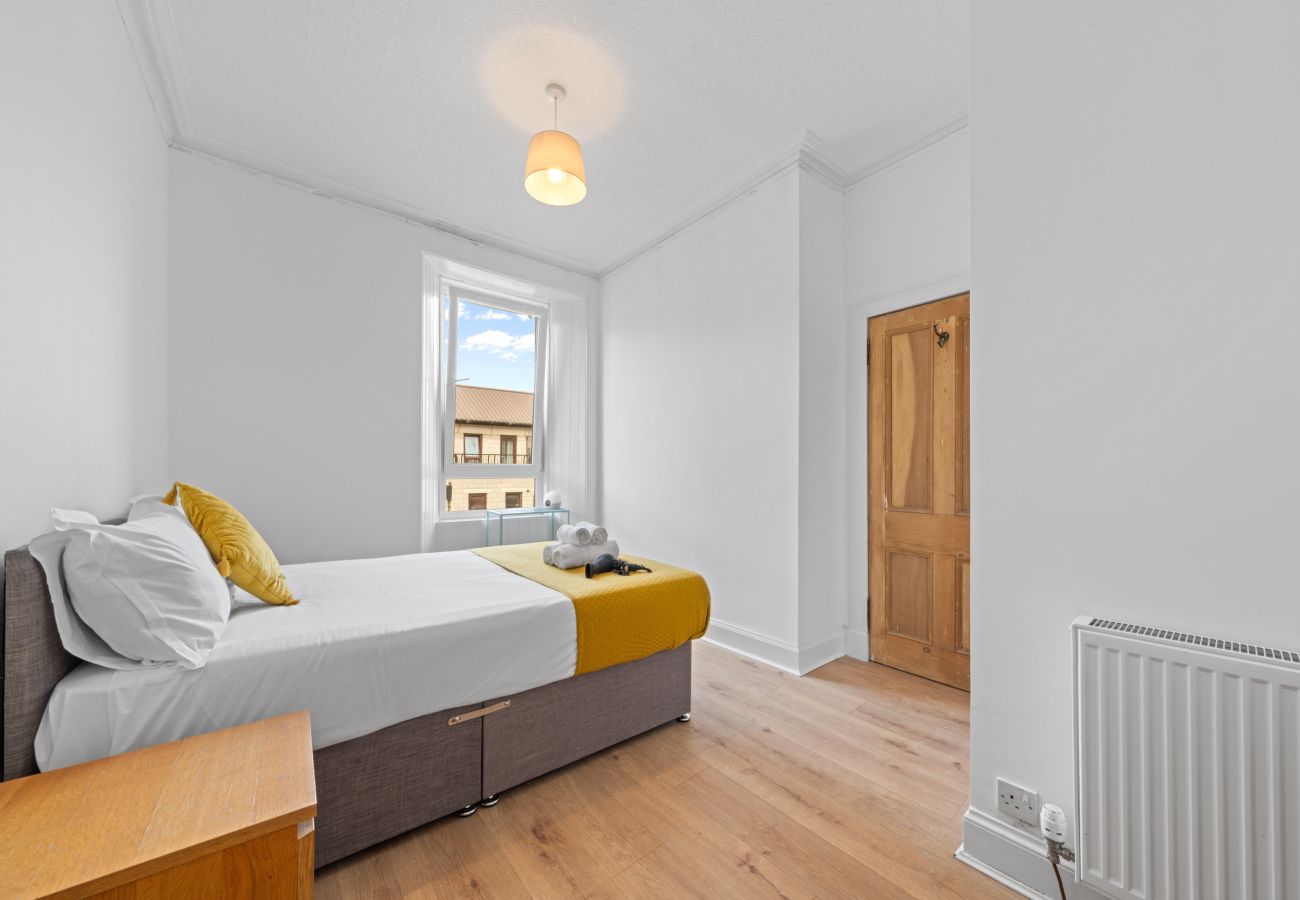 Apartment in Edinburgh -  Welcoming 1 Bedroom Apartment - Fountain Park - Edinburgh 