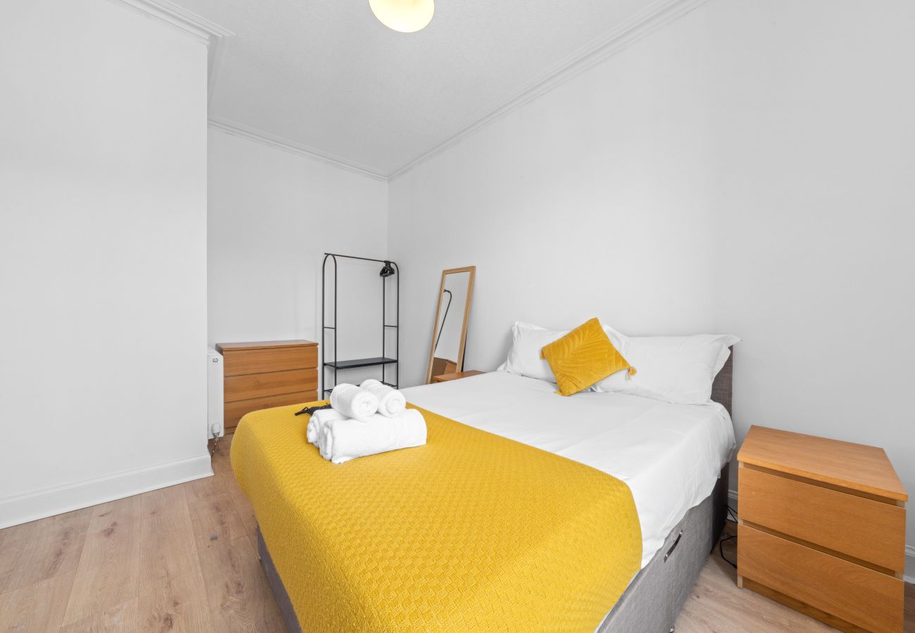 Apartment in Edinburgh -  Welcoming 1 Bedroom Apartment - Fountain Park - Edinburgh 