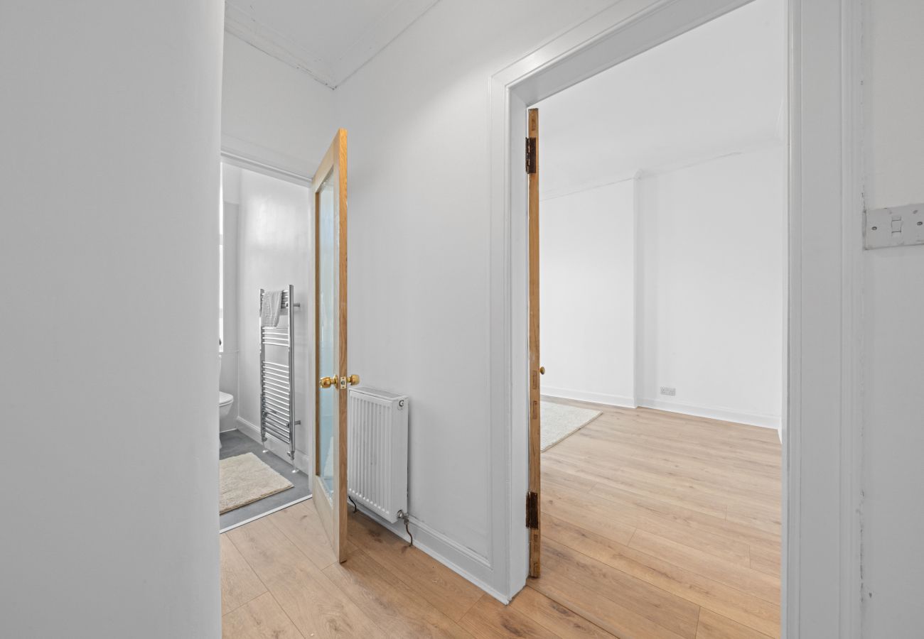 Apartment in Edinburgh -  Welcoming 1 Bedroom Apartment - Fountain Park - Edinburgh 