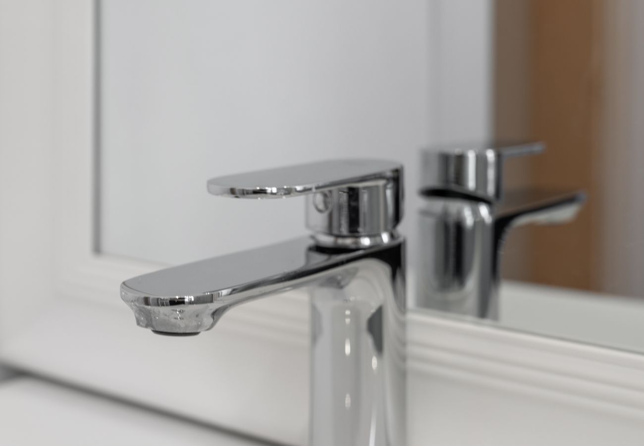Apartment in Edinburgh -  Welcoming 1 Bedroom Apartment - Fountain Park - Edinburgh 