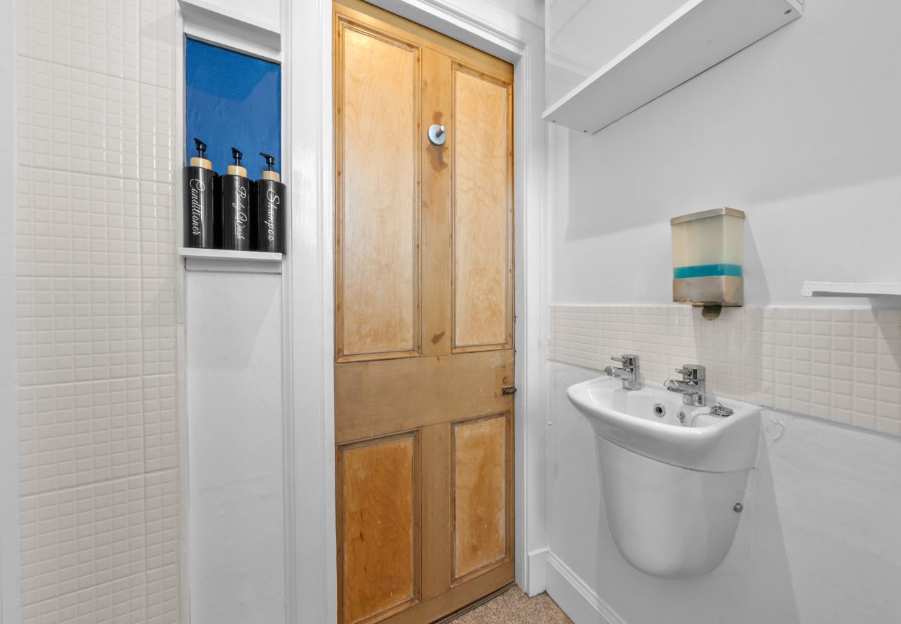 Apartment in Edinburgh - Thorntree 2 Bedroom Apartment with Sofa Bed  - Edinburgh 