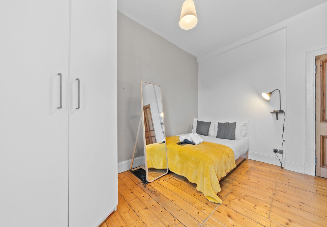 Apartment in Edinburgh - Thorntree 2 Bedroom Apartment with Sofa Bed  - Edinburgh 